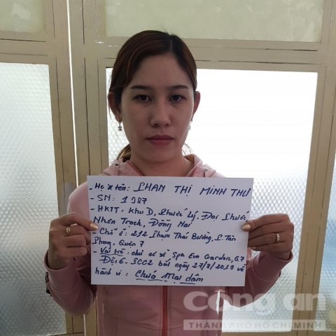 Đột kích hàng loạt cơ sở 'massage vua' ở Sài Gòn - 4