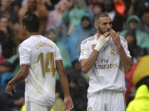 Benzema lập cú đúp, Real Madrid thắng trận đầu tại Bernabeu