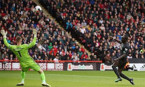 Thắng may mắn đội mới lên hạng, Liverpool vững vàng trên đỉnh với điểm số tuyệt đối Thắng may mắn đội mới lên hạng, Liverpool vững vàng trên đỉnh với điểm số tuyệt đối