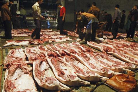 Thieu thit lon, nguoi tieu dung Trung Quoc bat dau an thit gia hinh anh 1 