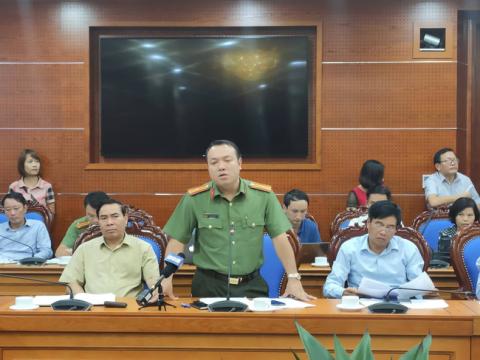 Triệu tập người nghi có liên quan đến việc đổ trộm dầu thải gây ô nhiễm nguồn nước sông Đà - Ảnh 1.