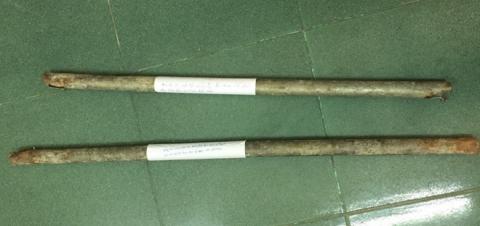 Hung khí các đối tượng dùng đập phá quán nhậu. Ảnh: Thanh Niên