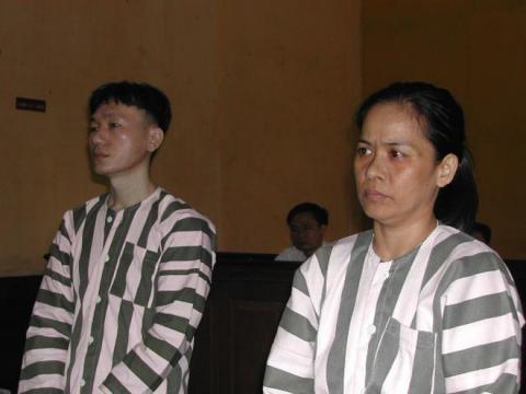 '. Những vụ đầu độc gây chấn động dư luận: Từ em gái hạ độc bằng trà sữa đến phù thủy sát hại 13 người bằng Xyanua .'