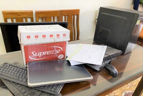 Bắt thanh niên là ông trùm đường dây đánh bạc hàng trăm tỉ đồng qua mạng - Ảnh 2.