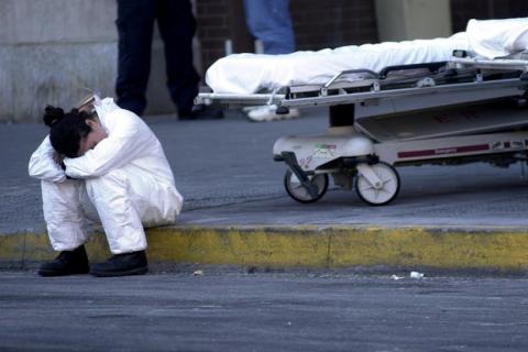 '. Từ chiếc băng ca trống rỗng trong vụ khủng bố 11/9 đến bệnh viện vỡ trận vì đại dịch Covid .'