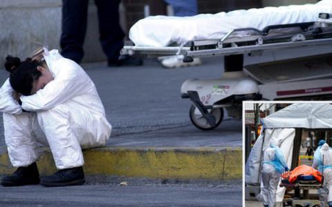 '. Từ chiếc băng ca trống rỗng trong vụ khủng bố 11/9 đến bệnh viện vỡ trận vì đại dịch Covid .'