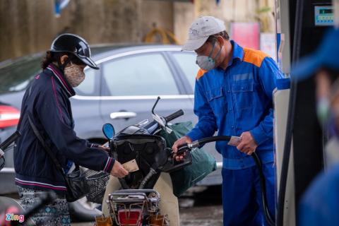 Gia xang trong nuoc se giam soc khi dau tho ve muc am? hinh anh 1 2_zing.jpg