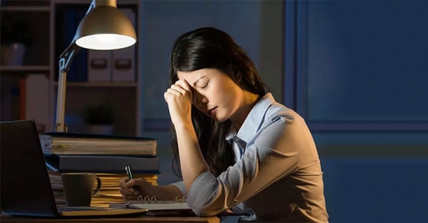 Thức khuya gây hại cho sức khỏe như thế nào?