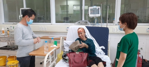 Bác gái bệnh nhân 17 xuất viện về TP.HCM sau gần 3 tháng điều trị Covid-19