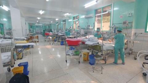 TP.HCM: Nghi vấn bé 9 tuổi bị mẹ dùng kéo đâm thủng tim nguy kịch, người nhà nói cháu từng bị mẹ đánh đập nhiều lần - 1 TP.HCM: Nghi vấn bé 9 tuổi bị mẹ dùng kéo đâm thủng tim nguy kịch, người nhà nói cháu từng bị mẹ đánh đập nhiều lần - 1