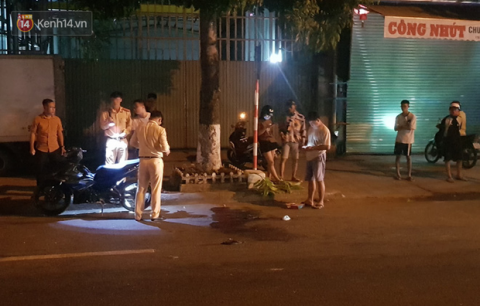 Vướng vào dây cáp thòng xuống đường, nam thanh niên chạy xe máy bị cắt ngang cổ nguy kịch