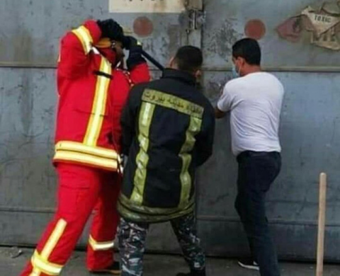 Lebanon: Nhói lòng hình ảnh 3 lính cứu hỏa phá khoá xông vào tử địa