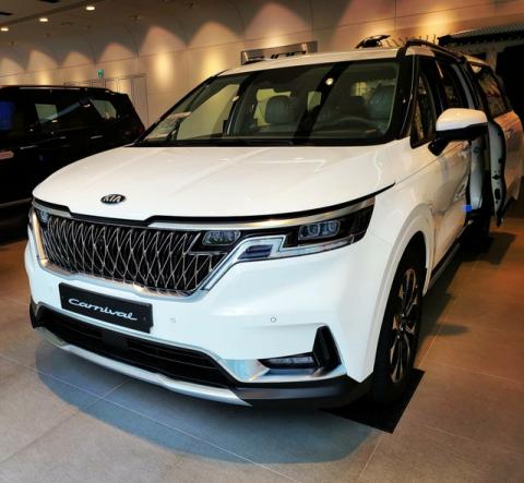 Chi tiết Kia Sedona 2021 ngoài đời thực: Đẹp như xe sang, dân Hàn đổ xô đặt mua, chờ THACO lắp ráp tại Việt Nam - 4