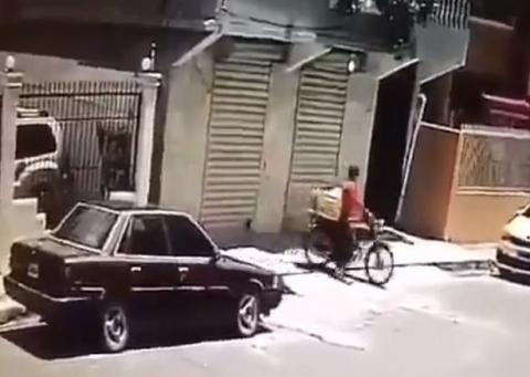 Bé gái 9 tuổi đột ngột mất tích không dấu vết, hình ảnh cuối cùng trên camera của em khiến cha mẹ chết lặng - 1