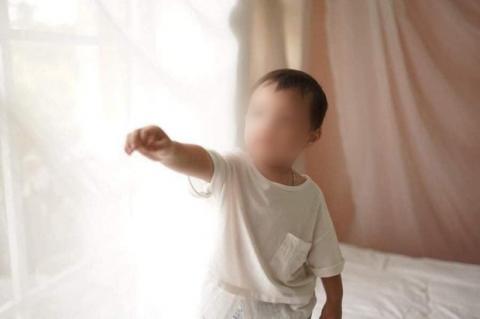 Cháu bé 2 tuổi ở Bắc Ninh gặp lại gia đình sau hơn 1 ngày mất tích, khoảnh khắc nằm trọn trong vòng tay bố gây xúc động - 1