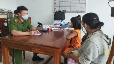 Bắt giữ người mẹ cùng cậu làm những chuyện động trời với các con, cháu - Ảnh 2. Bắt giữ người mẹ cùng cậu làm những chuyện động trời với các con, cháu - Ảnh 2.