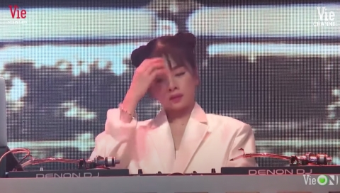 'Thánh nữ Rap Việt' hé lộ lý do đau lòng đằng sau những giọt nước mắt ngay trên sân khấu trình diễn - 1