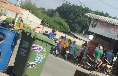 TP.HCM: Phát hiện thi thể bé gái sơ sinh bị mẹ bỏ vào thùng rác - 1