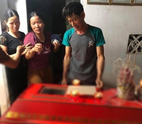Gia cảnh éo le của nam thanh niên ở Hà Nội bị sét đánh tử vong khi dùng điện thoại đang sạc pin - 1