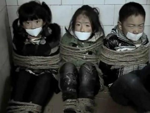 Ngành chăn dắt trẻ ăn xin ở Châu Á: Kẻ máu lạnh tạo ra những đứa bé khuyết tật và biến chúng thành cỗ máy kiếm tiền vô đạo đức