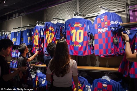 Barcelona lộ khoản nợ 13.000 tỷ, Messi bỗng nhiên có cơ hội phá vỡ hợp đồng, rời khỏi Nou Camp