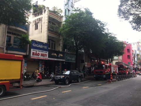 Cháy khách sạn ở trung tâm Sài Gòn, nhiều người hoảng loạn tháo chạy