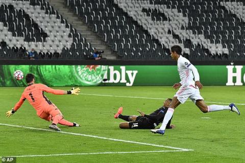 Chết hụt dưới tay ngôi sao từng phá lưới Bùi Tiến Dũng, Real Madrid có nguy cơ bị loại sớm - Ảnh 1.