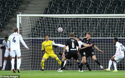 Chết hụt dưới tay ngôi sao từng phá lưới Bùi Tiến Dũng, Real Madrid có nguy cơ bị loại sớm - Ảnh 3.