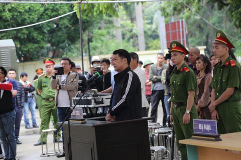 Tuyên án 18 tháng tù đối với giám đốc rút súng dọa 'bắn vỡ sọ' người đi đường ở Bắc Ninh