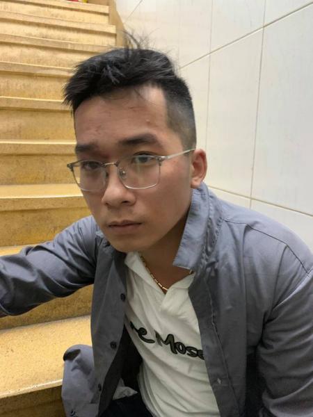 Đặc nhiệm hình sự nổ súng bắt tên cướp giật iPhone của cô gái đang chụp hình 'tự sướng' trên phố Sài Gòn