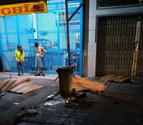 Ôm cua ở ngã ba, 3 người đi cùng  xe máy tự ngã, tử vong tại chỗ