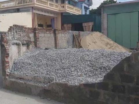 Tường nhà dân đổ sập, bé gái 11 tuổi tử vong