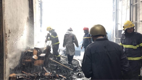 Hà Nội: Hỏa hoạn kinh hoàng thiêu rụi nhiều nhà xưởng sản xuất đồ gỗ - 1