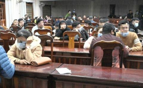 Gần 30 thanh niên nam, nữ 'bay lắc', dương tính với ma túy trong quán bar Nonstop Gần 30 thanh niên nam, nữ 'bay lắc', dương tính với ma túy trong quán bar Nonstop