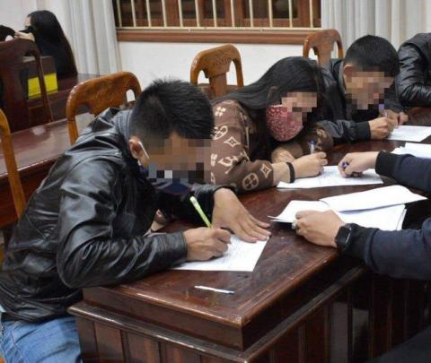 Gần 30 thanh niên nam, nữ 'bay lắc', dương tính với ma túy trong quán bar Nonstop - 1 Gần 30 thanh niên nam, nữ 'bay lắc', dương tính với ma túy trong quán bar Nonstop - 1