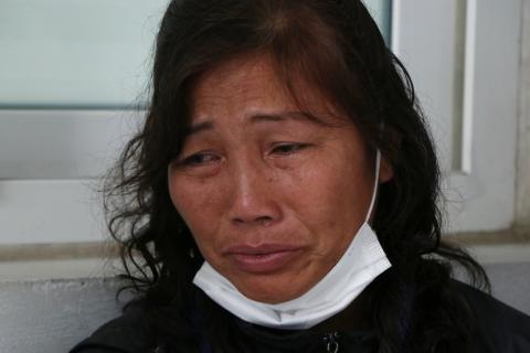 Vụ chồng sát hại vợ cùng con trai vì nghi vợ ngoại tình: Người thân đau xót đem di ảnh 2 mẹ con đến tòa - 2