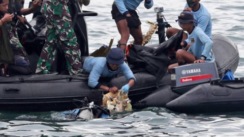 Bóng ma lẩn khuất đằng sau vụ máy bay rơi đầy bi kịch tại Indonesia: Covid-19 - 2