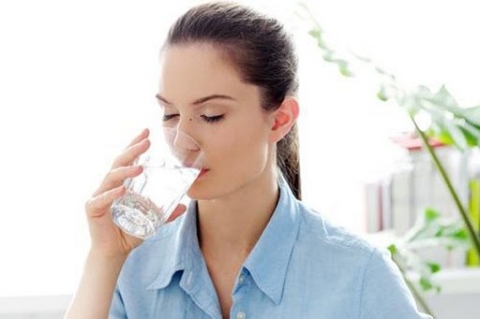 Uống không đủ nước dễ gây đột quỵ hại sức khỏe