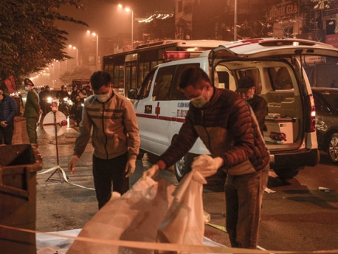 Vụ phát hiện thai nhi bên cạnh thùng rác trên phố Hà Nội: Do ai đó nạo thai xong vứt bỏ?