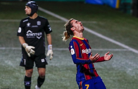 Vắng Messi, Barcelona chật vật vượt ải tí hon Cornella ở Cúp Nhà vua - Ảnh 1.