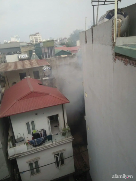 Ảnh: Kinh hoàng hiện trường vụ đốt vàng mã cháy nhà khiến 4 sinh viên tử vong, mọi thứ trong phòng đều bị thiêu rụi - 2