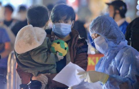 Những quán ăn uống nào có liên quan đến nữ nhân viên ngân hàng mắc Covid-19? - Ảnh 1.