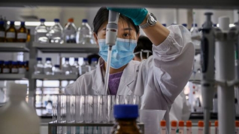 Vắc xin COVID-19 sắp nhập về Việt Nam đem lại hiệu quả và an toàn như thế nào? - 1