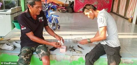 Ngư dân nghèo nhặt được ngọc quý hơn 7 tỷ đồng nhờ 'báo mộng' Ngư dân nghèo nhặt được ngọc quý hơn 7 tỷ đồng nhờ 'báo mộng'