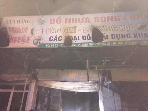 Nấu bánh chưng Tết bất cẩn, lửa lan ra gây cháy nhà - Ảnh 2. Nấu bánh chưng Tết bất cẩn, lửa lan ra gây cháy nhà - Ảnh 2.
