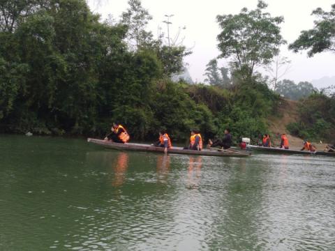 Thầy Hiệu trưởng tiểu học nghi nhảy sông tự tử trong đêm - Ảnh 2.