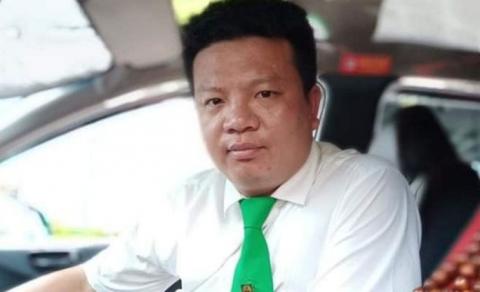 Tài xế taxi lao xuống sông cứu cô gái nhảy cầu tự tử - Ảnh 2. Tài xế taxi lao xuống sông cứu cô gái nhảy cầu tự tử - Ảnh 2.