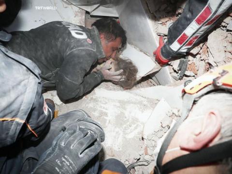 Bé gái 3 tuổi sống sót thần kỳ sau 91 giờ bị vùi lấp bởi trận động đất kinh hoàng giờ ra sao? Bé gái 3 tuổi sống sót thần kỳ sau 91 giờ bị vùi lấp bởi trận động đất kinh hoàng giờ ra sao?