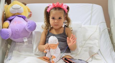 Bé gái 3 tuổi sống sót thần kỳ sau 91 giờ bị vùi lấp bởi trận động đất kinh hoàng giờ ra sao? - 2