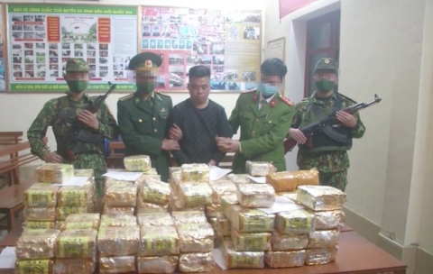 Chặn bắt ô tô chở gần 230 kg ma túy trên đường về Hà Nội